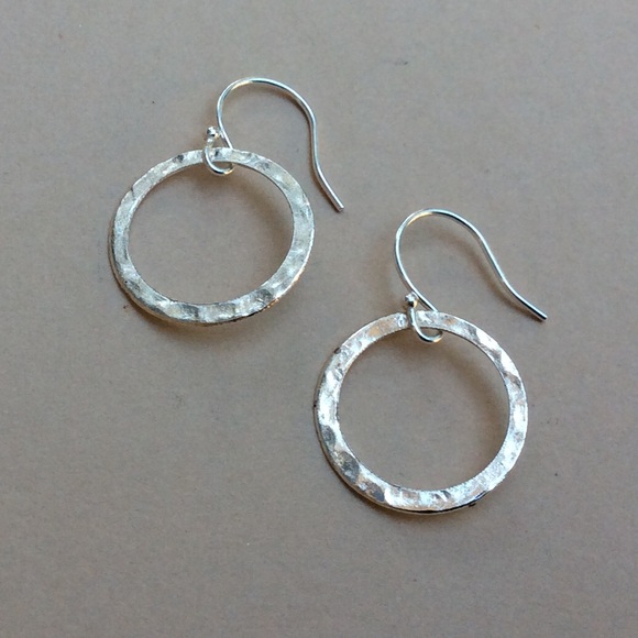 Handcrafted silver hammered circle Earrings - Picture 9 of 9